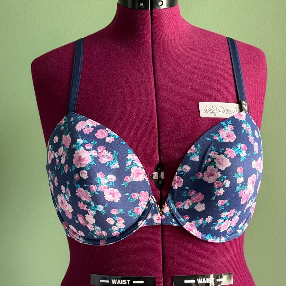 [ SOLD ] Love Cloud Smooth Lightly Lined Demi Bra | 38D | Navy Floral
